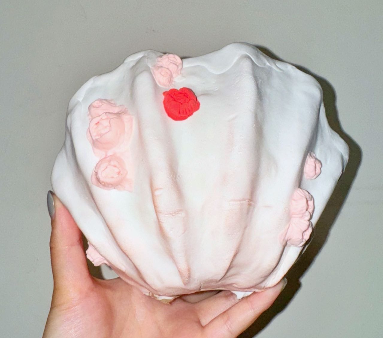 The Clam: Physicalization of Endometriosis